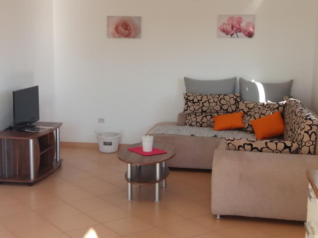 Apartments Next To Sea Maris Новаля Екстериор снимка
